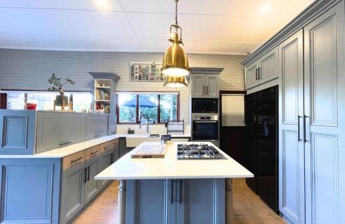 Keurboomstrand Villa | Forest Escape w Pool Jacuzzi Pizza Oven