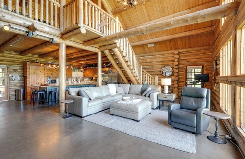 Flagstaff Cabin | Forest Family Cabin! Sleeps 18! Hiking and bike trails, basketball, game room!