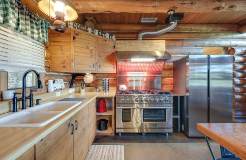 Flagstaff Cabin | Forest Family Cabin! Sleeps 18! Hiking and bike trails, basketball, game room!