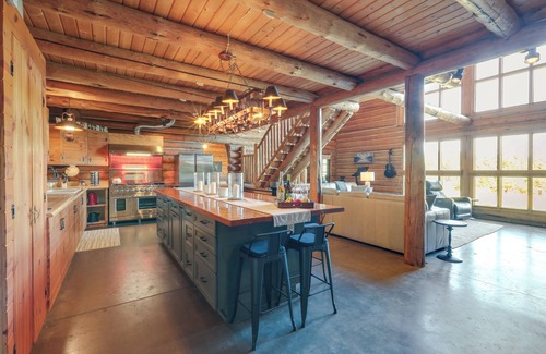 Flagstaff Cabin | Forest Family Cabin! Sleeps 18! Hiking and bike trails, basketball, game room!