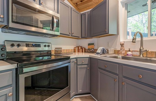 Dahlonega Cottage | 🌳Forest 🔥Fireplace🆒Vibe📺ROKU🍷Wineries🔥Fire Pit 🛏️Queen 🍔Grill 🌎Nature