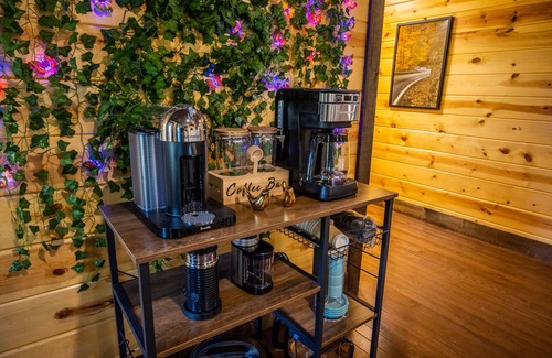 Hico Cabin | Forest Gap - Pizza oven, hot tub, EV charger