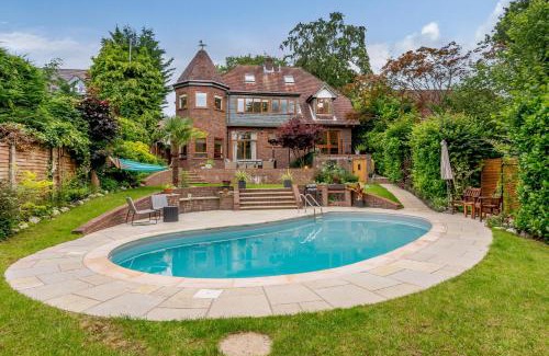 Farnham Common Villa | Forest Getaway - Countryside Retreat near Windsor