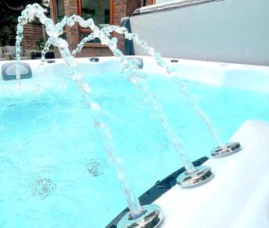 Farnham Common Villa | Forest Getaway - Countryside Retreat near Windsor