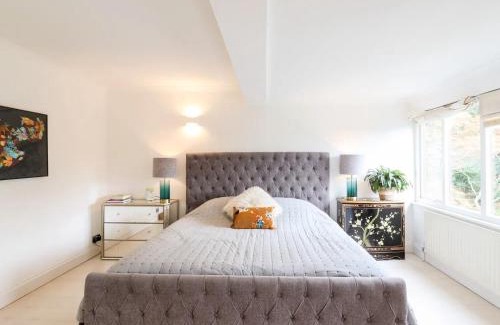 Farnham Common Villa | Forest Getaway - Countryside Retreat near Windsor