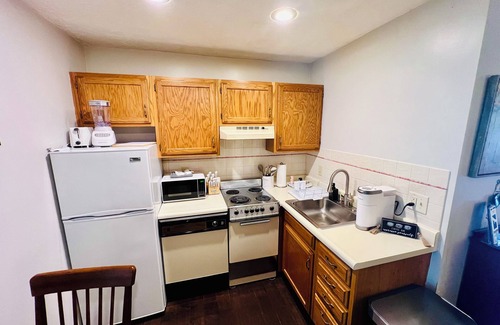 Avoca Condo | Forest Getaway & Golf at Lake