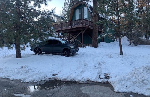 Fawnskin Cabin | Forest getaway in Fawnskin, the quiet side of Big Bear