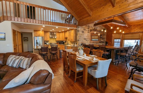 Munds Park House | Forest Haven at Munds Park w/forest access & walking distance to Lake Odell!