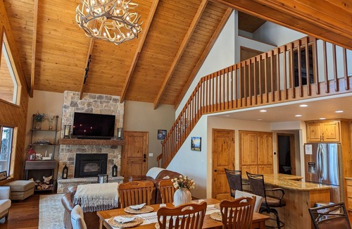 Munds Park House | Forest Haven at Munds Park w/forest access & walking distance to Lake Odell!