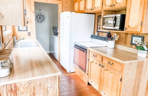 Summit Park Cabin | Forest Hideaway, 1 Min from Woodward, Sleeps 10