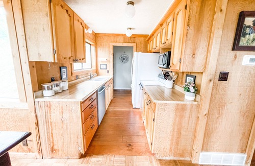 Summit Park Cabin | Forest Hideaway, 1 Min from Woodward, Sleeps 10