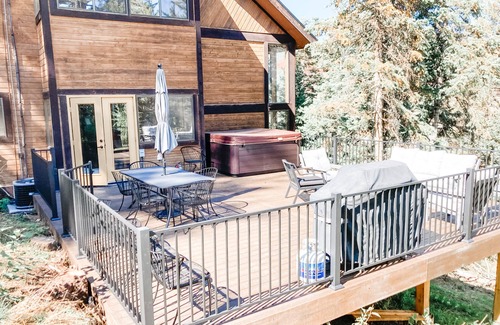 Summit Park Cabin | Forest Hideaway, 1 Min from Woodward, Sleeps 10