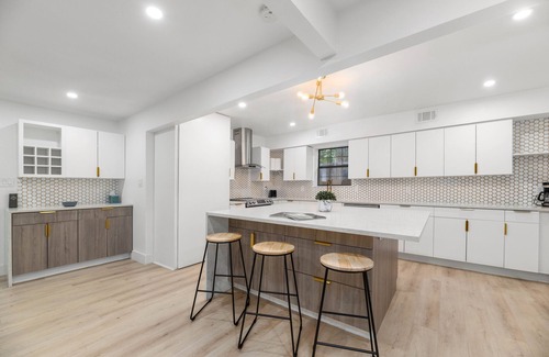 Dallas House | Forest Hill Family Hideaway- 4-Bed Retreat