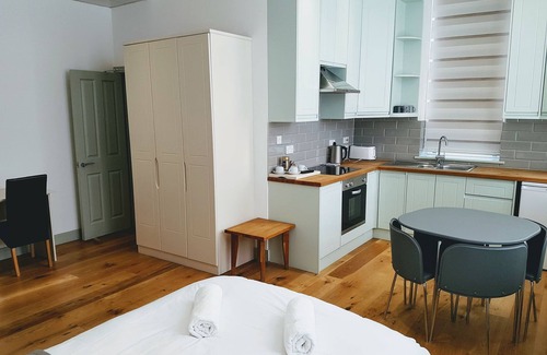Bowes Hotel | Forest House Hotel