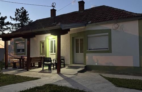 Mladenovac Apartment | Forest House