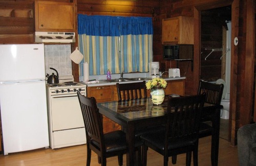 Advance Resort | Forest Lake Camping Resort Lakefront Cabin 8