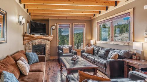 The Forest Apartment | Forest Lane Hideaway - Luxurious Family Friendly Home w Private Hot Tub