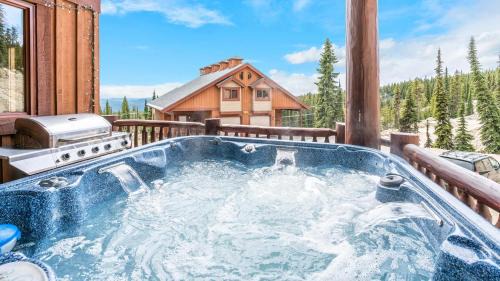 The Forest Apartment | Forest Lane Hideaway - Luxurious Family Friendly Home w Private Hot Tub