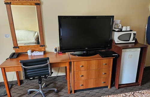 Mount Forest Hotel | Forest Plaza Motel