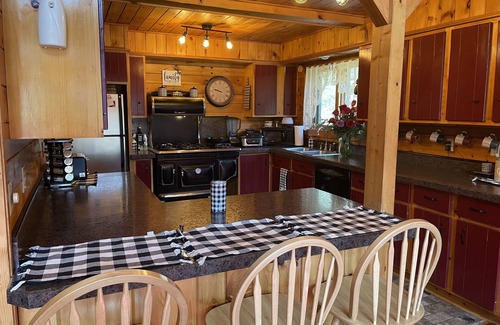 Gerry House | Forest Retreat, 23 miles to Chautauqua Lake, and 14 miles to Lily Dale.