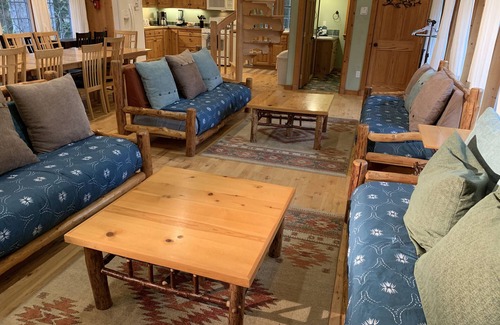 Ashford Cabin | Forest Retreat Cabin is meant for gathering. . . families, friends or business.Children welcome. Smell the fresh air! Inspire the fresh thinking! Private hot tub on back deck. BBQ, big deck, fabulous views