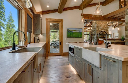 Homewood House | Forest Retreat W/Spa, Sauna, Pier Access (Cherry Lodge)