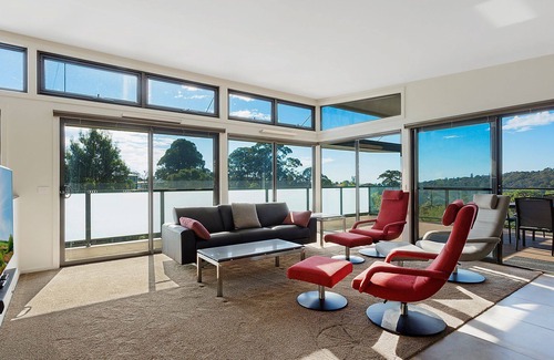 Tathra House | Forest Sanctuary - Entertaining with a relaxing feel