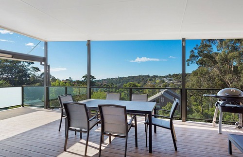 Tathra House | Forest Sanctuary - Entertaining with a relaxing feel