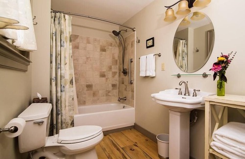 Keene Bed & Breakfast | Forest Suite - 2 OR 3 Rooms + Bath