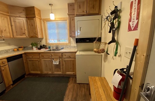 West Yellowstone House | Forest View Cabin - Roam Property Management
