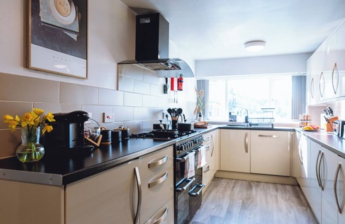 Didsbury House | Forest view Central Manchester -Didsbury Zen Sleeps 8