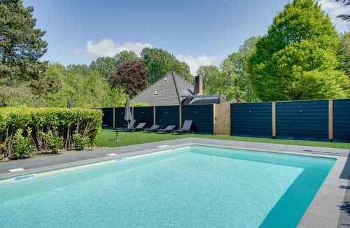 Zeewolde Villa | Forest Villa with shared pool & Eco Wellness