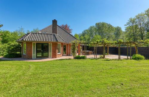 Zeewolde Villa | Forest Villa with shared pool & Eco Wellness