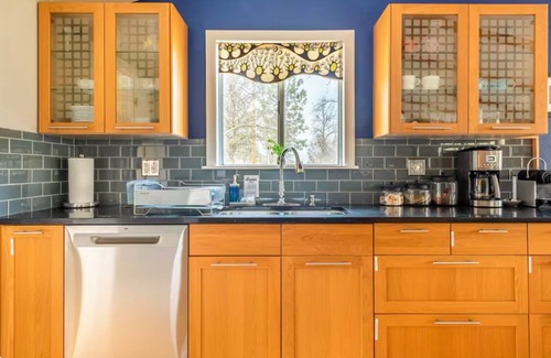 Midpines House | Forested Acres, Tranquil Setting, Hot Tub, Close to Yosemite