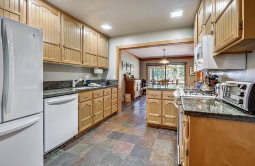 Tahoe City Condo | Forested Lakeview Rocky Ridge Unit #54