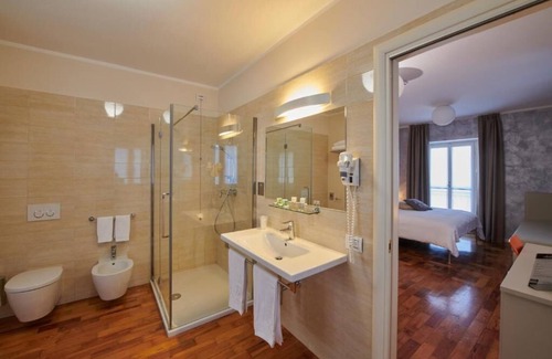 Fino Mornasco House | Foresteria La Torretta