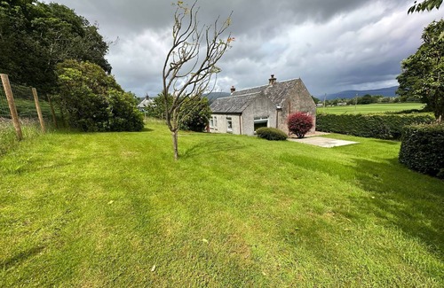 Arden Cottage | Foresters Cottage - an ideal getaway in the Scottish countryside by Loch Lomond