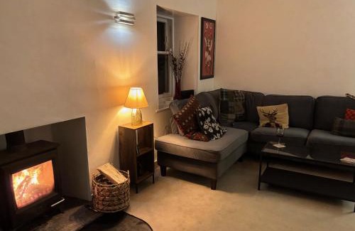 Dalry House | Foresters Cottage, Dalry