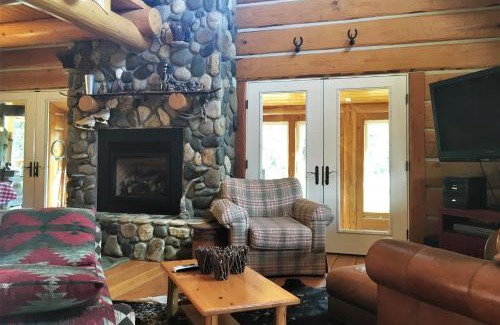 Leavenworth House | Forestside Lodge