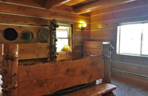 Leavenworth House | Forestside Lodge