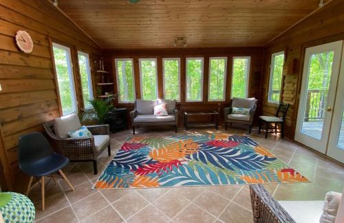 Trent Lakes Villa | ForestView Cottage (Hot Tub and Sauna)