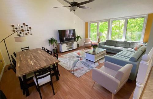 Trent Lakes Villa | ForestView Cottage (Hot Tub and Sauna)