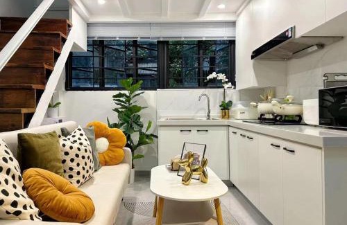Huaihai Road Commercial Area Apartment | Forever Autumn