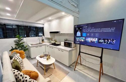 Huaihai Road Commercial Area Apartment | Forever Autumn