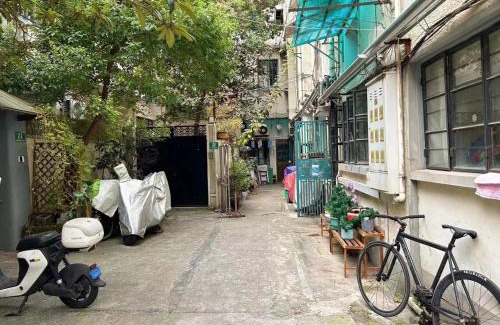 Huaihai Road Commercial Area Apartment | Forever Autumn