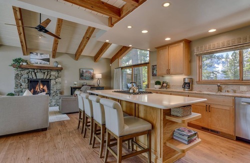 Lake Forest House | Forever Edgewood - Lakeview - TLUXP