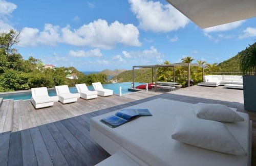 Lurin Villa | Forever Villa with view of Flammands Blue Waters