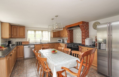 West Lulworth Cottage | FORGE COTTAGE, pet friendly, with a garden in West Lulworth