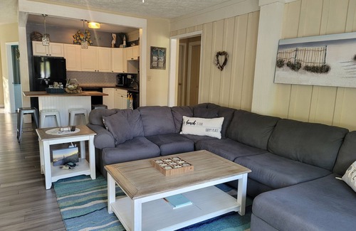 Sandbridge Apartment | "Forget About It" Guest Suite- 300 STEPS TO BEACH! With pool