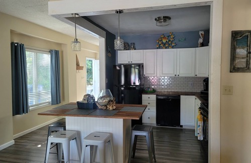 Sandbridge Apartment | "Forget About It" Guest Suite- 300 STEPS TO BEACH! With pool